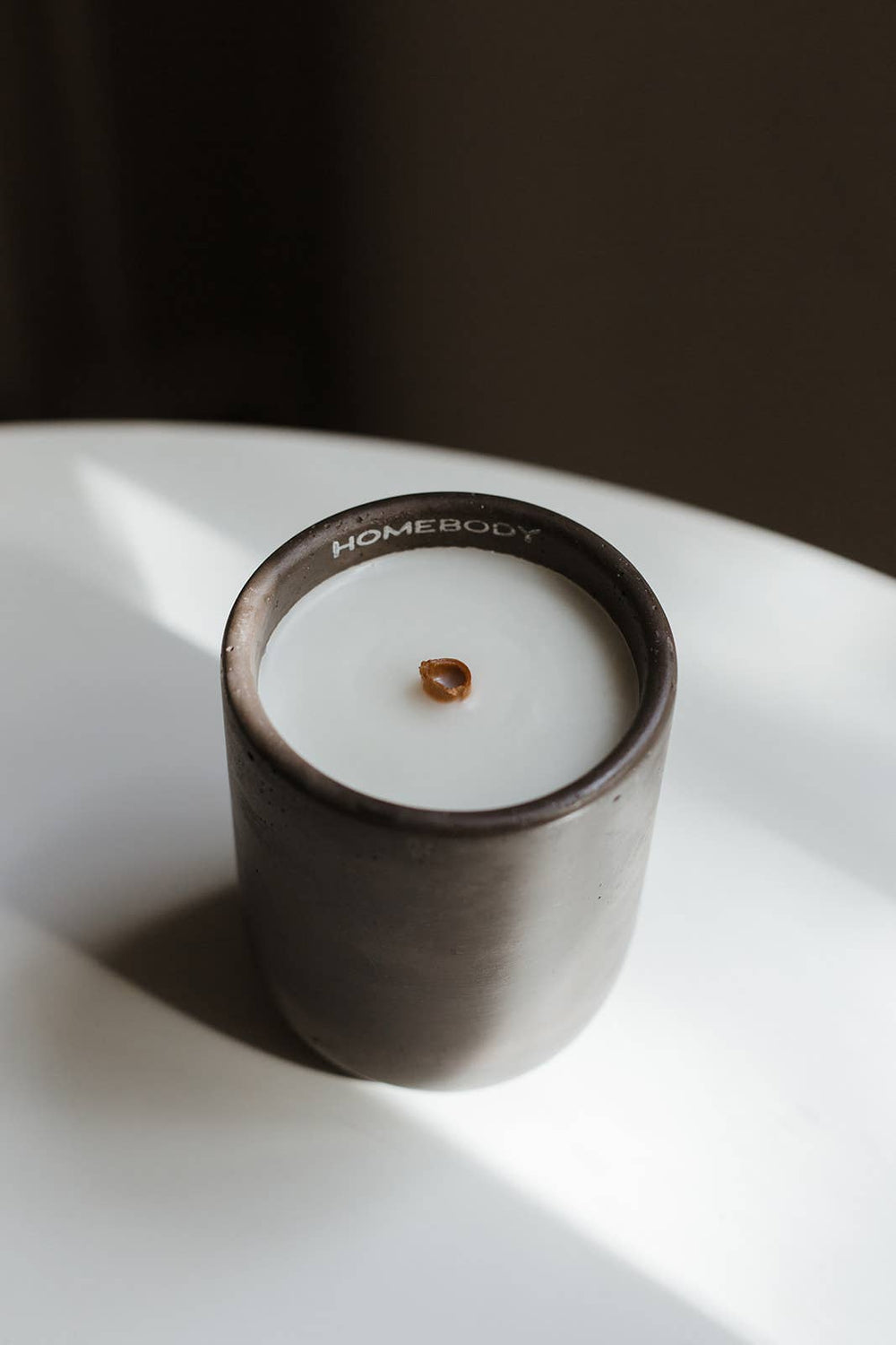 Mood: Warm + Cozy Homebody offers a consummate combination of tobacco and santal, evoking an ambience of comfort with its whispers of vanilla. Revel in the sensation of home without ever stepping outside your abode. -12 oz., wooden tube wick

-Soy coconut wax blend candle